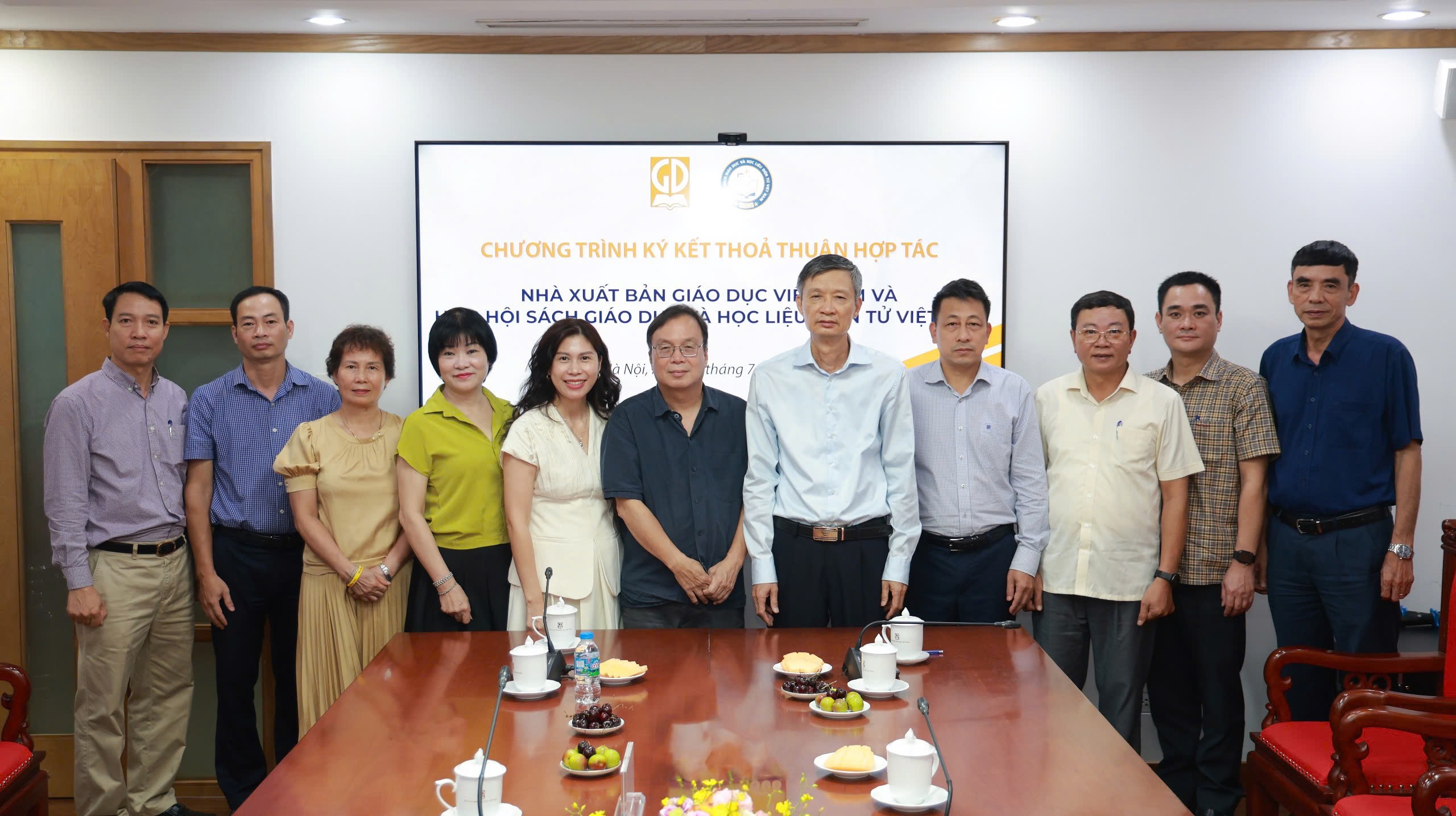 Lễ kí kết thỏa thuận giữa Nhà xuất bản Giáo dục Việt Nam và Hiệp hội  Sách giáo dục và Học liệu điện tử Việt Nam