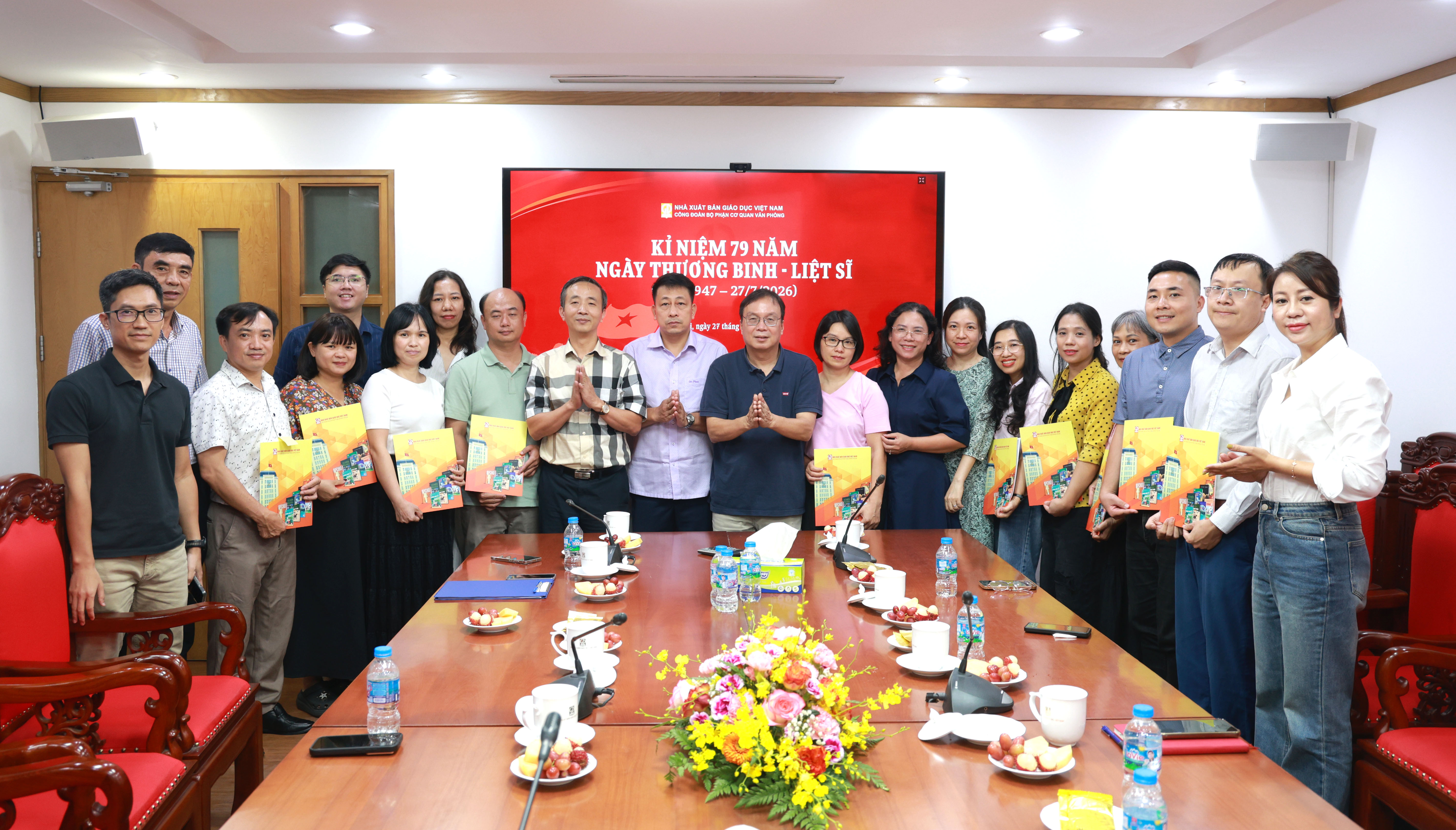 Cơ quan Nhà xuất bản Giáo dục Việt Nam gặp mặt tri ân cán bộ, người lao động là con thương binh, liệt sĩ, gia đình có công với cách mạng