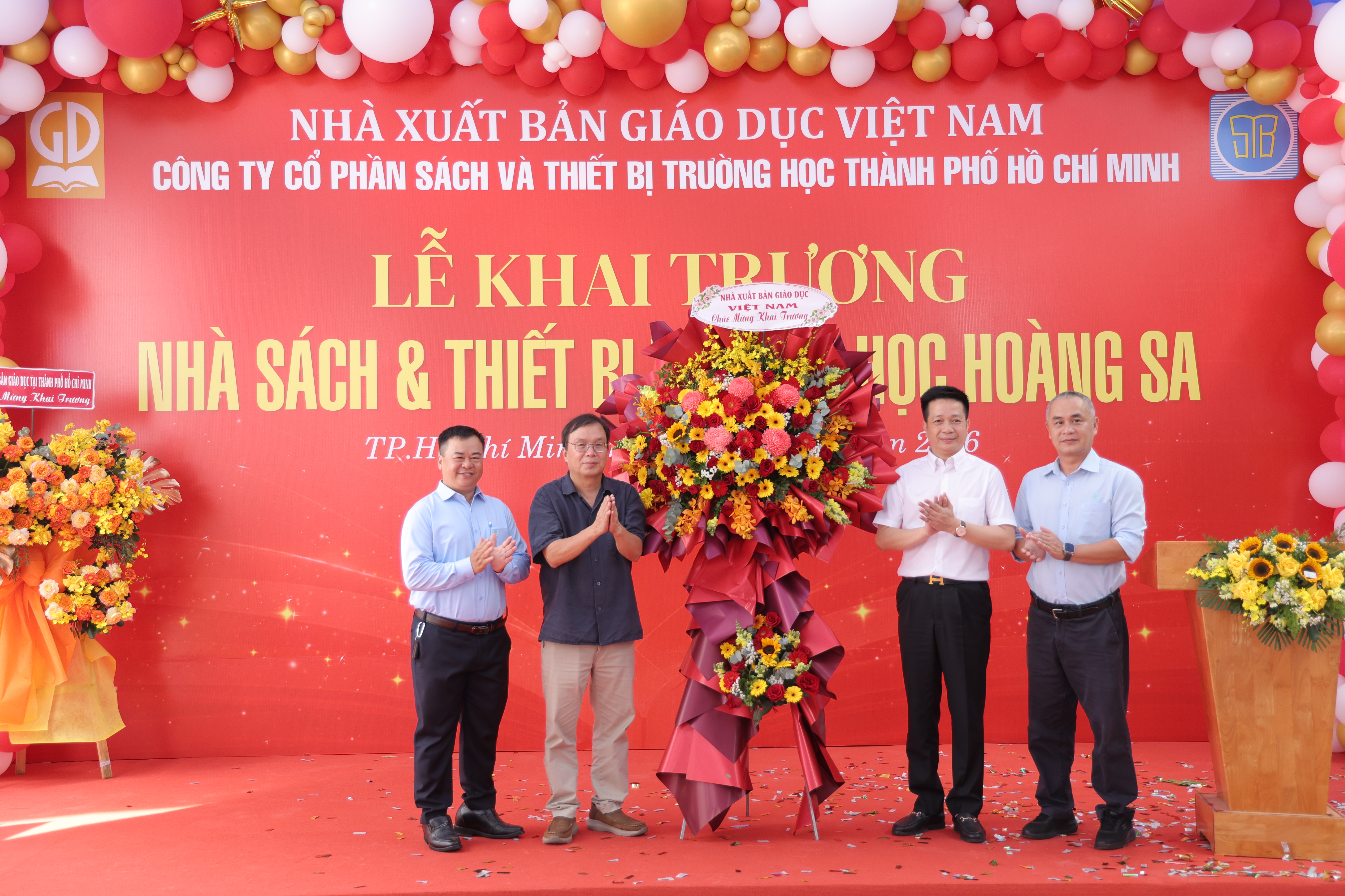 Khai trương Nhà sách và Thiết bị trường học Hoàng Sa – Đồng hành cùng giáo dục & cộng đồng