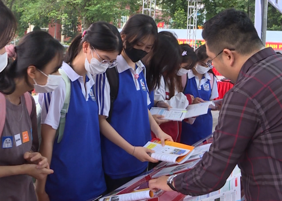 Trưng bày, truyền thông về hàng thật - hàng giả