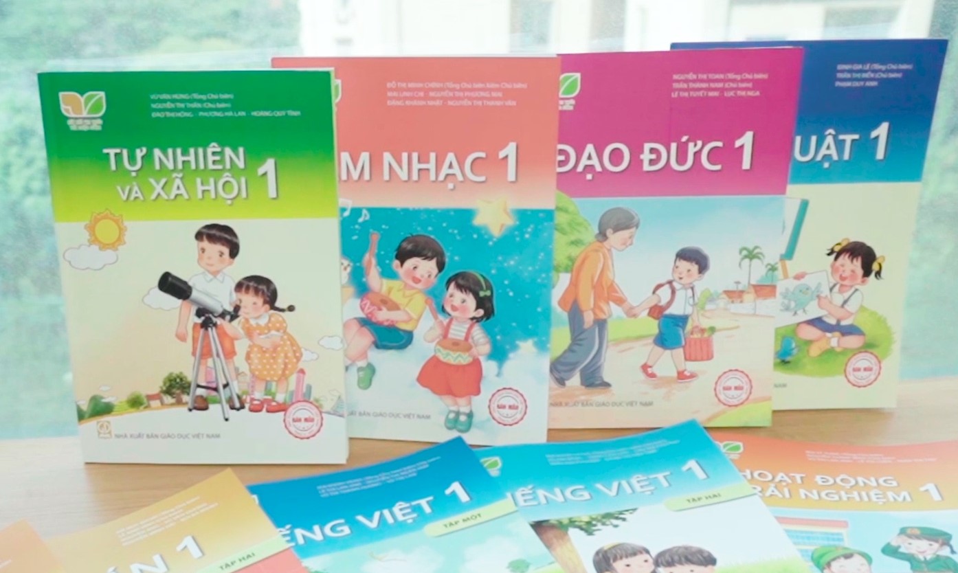 Cần khẩn trương đưa SGK thành mặt hàng thiết yếu