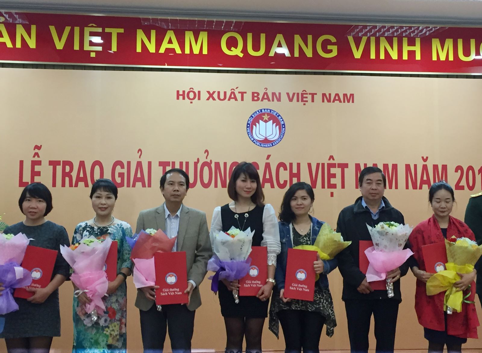 Nhà xuất bản Giáo dục Việt Nam nhận giải tại Lễ trao giải thưởng Sách Việt Nam năm 2016